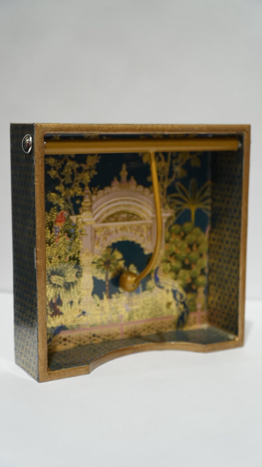 Wooden  tissue holder