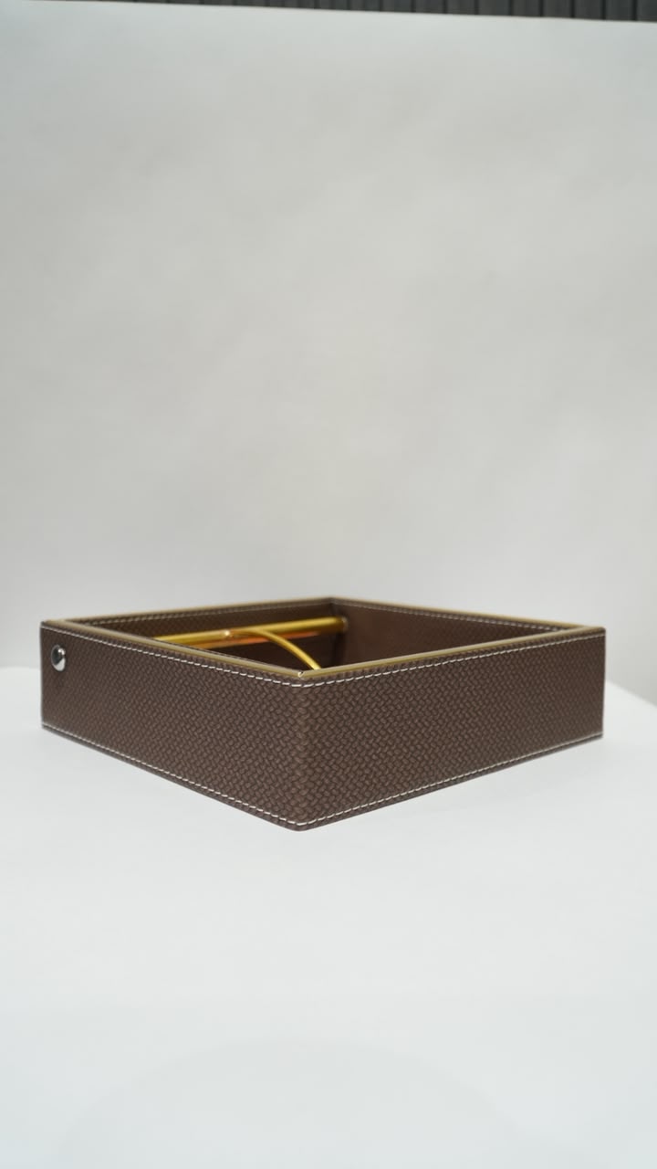 Leather tissue holder 01